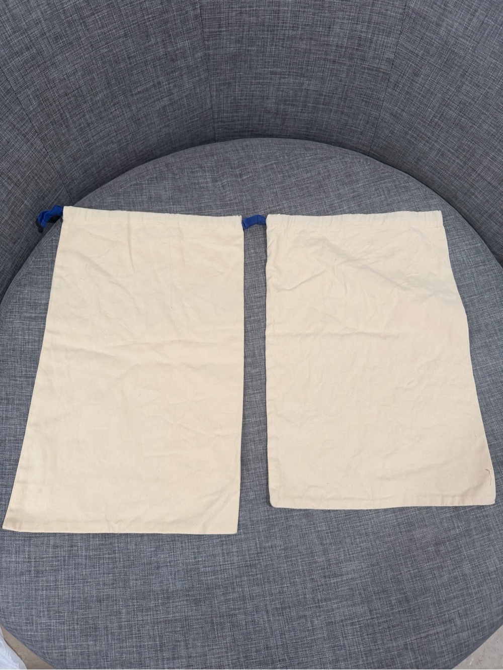 Louis Vuitton Cream Dust Bag with Navy Logo and Blue Drawstring - Picture 2 of 9